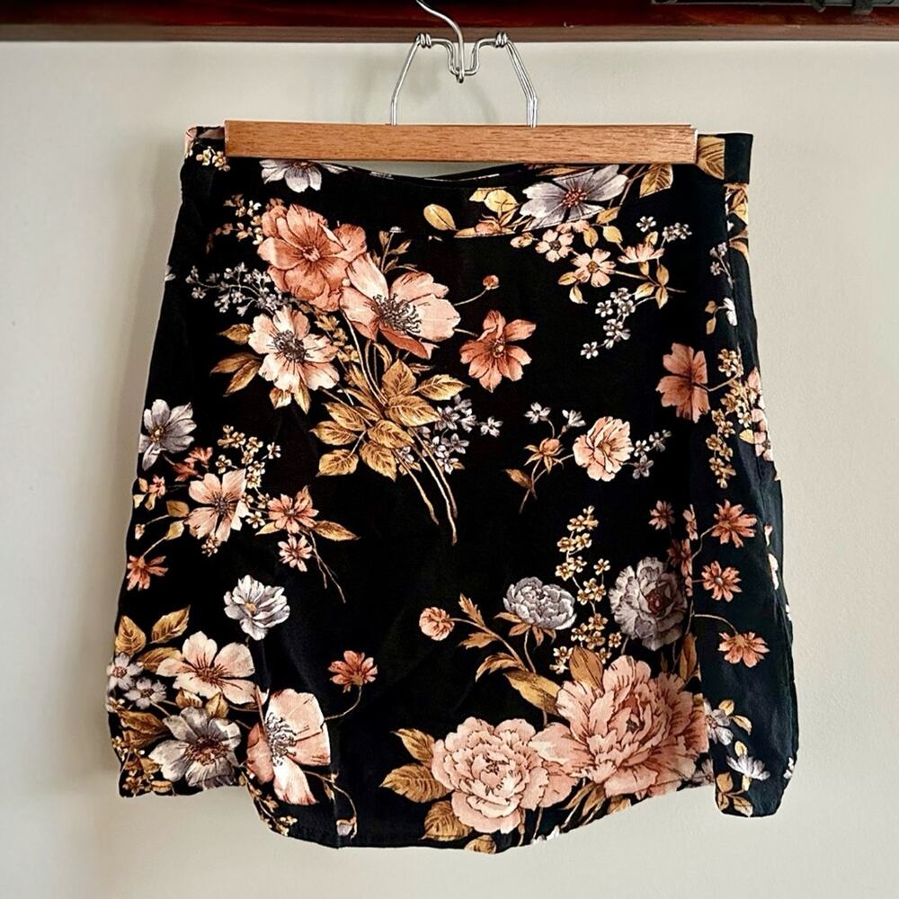 American Eagle Black Floral Wrap Skort / Mini Skirt – Size XS